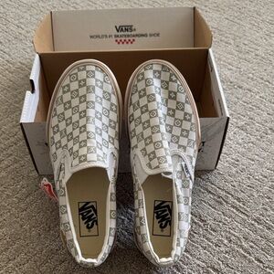 Vans Slip-On Checkerboard Monogram Shoe in Grey/White